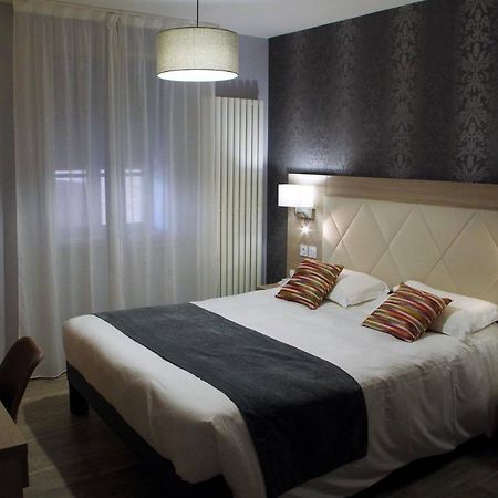 Logis Hotel Les Platanes Reyssouze Exterior foto