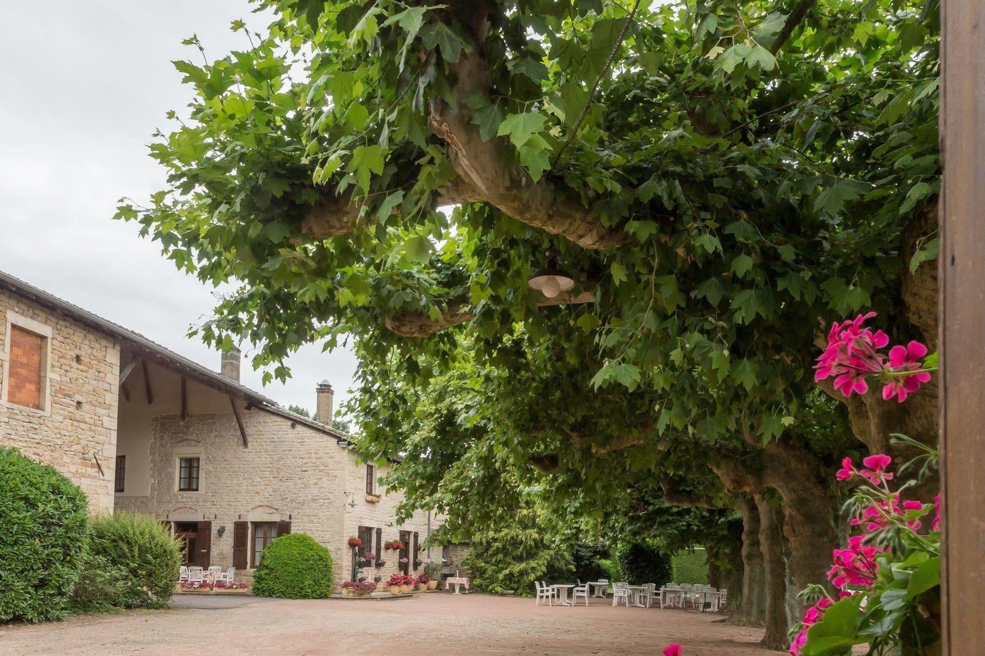 Logis Hotel Les Platanes Reyssouze Exterior foto